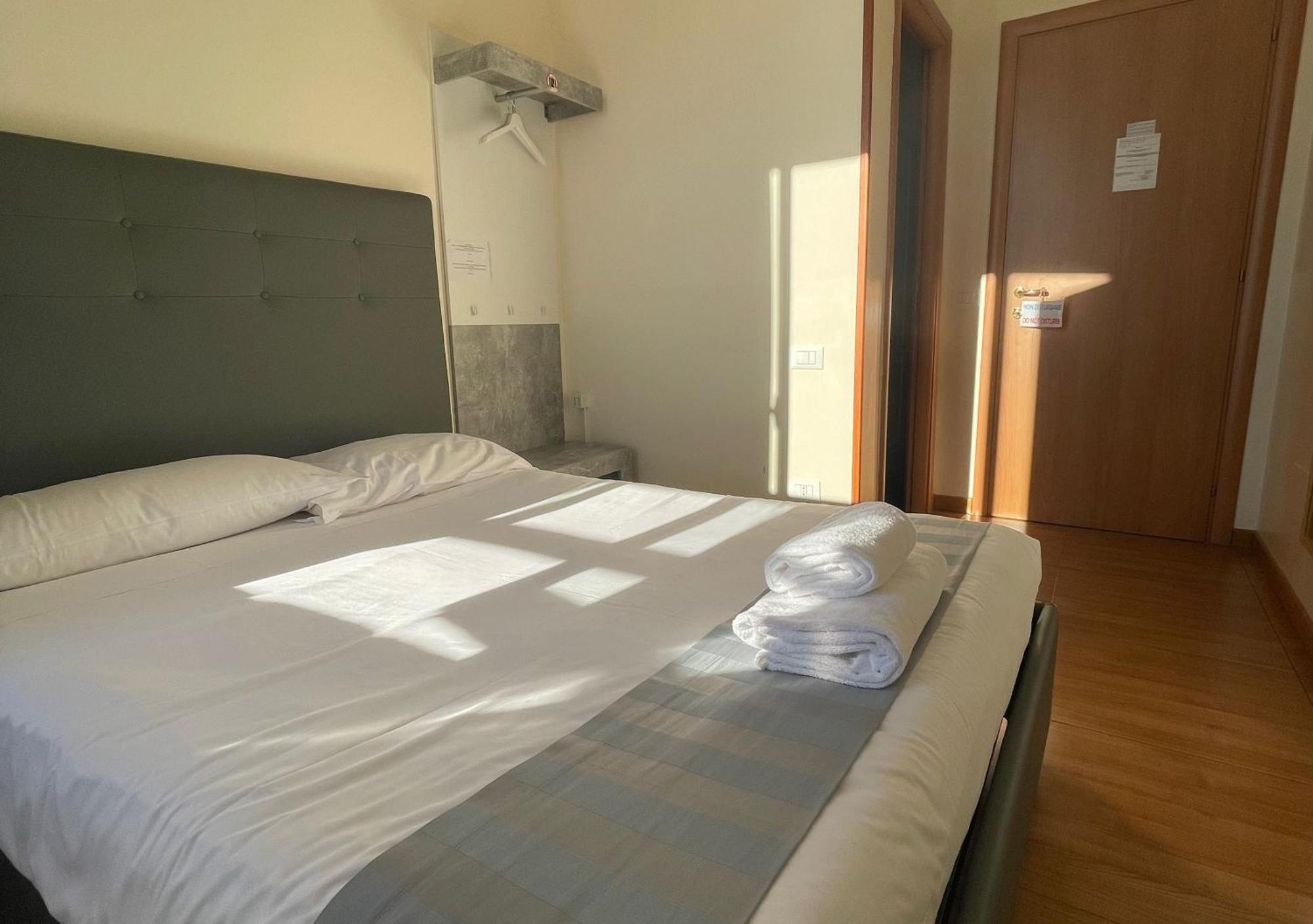 Bon Ton Design Rooms By Dot Suites Gasthuis Rome